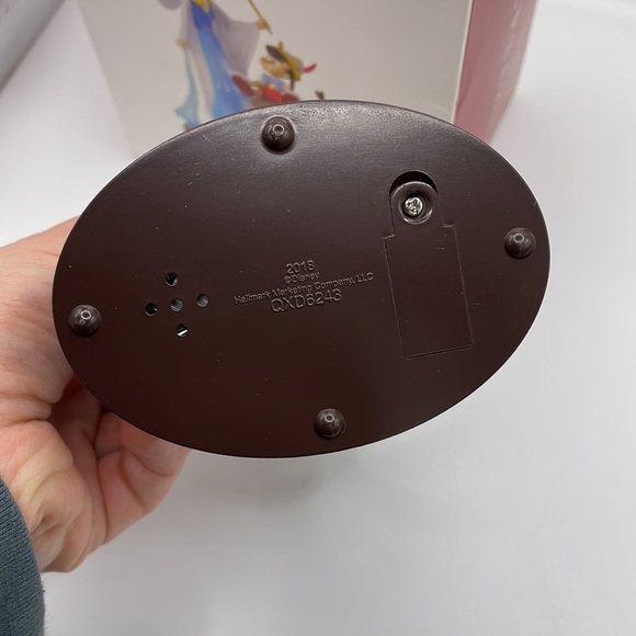 Hallmark Disney Pinocchio - Picture 4 of 4